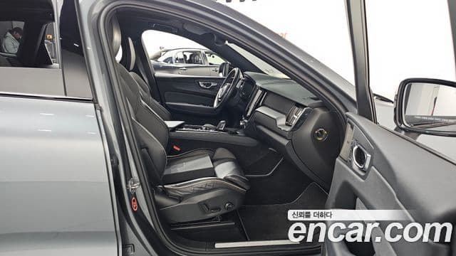 Volvo XC60 2세대 T8 R-Design, 2021 11