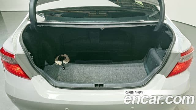 Toyota New 캠리 гибрид LE, 2016 20