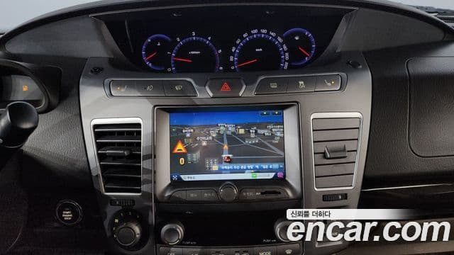 KG모빌리티(SsangYong) Korando 투리스모 4WD GT 9인승, 2014 16