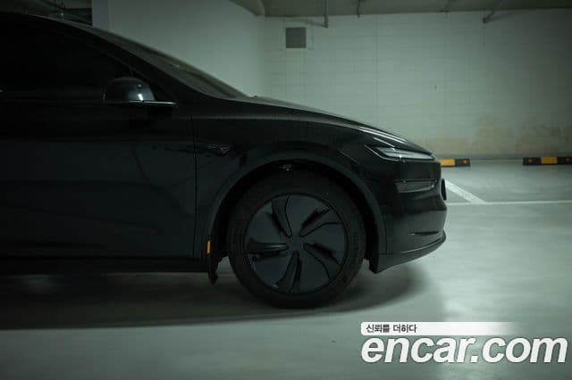 Tesla модель Y, 2025 4