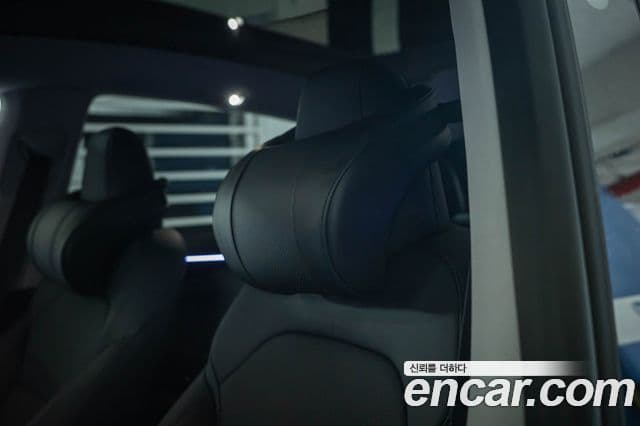 Tesla модель Y, 2025 11