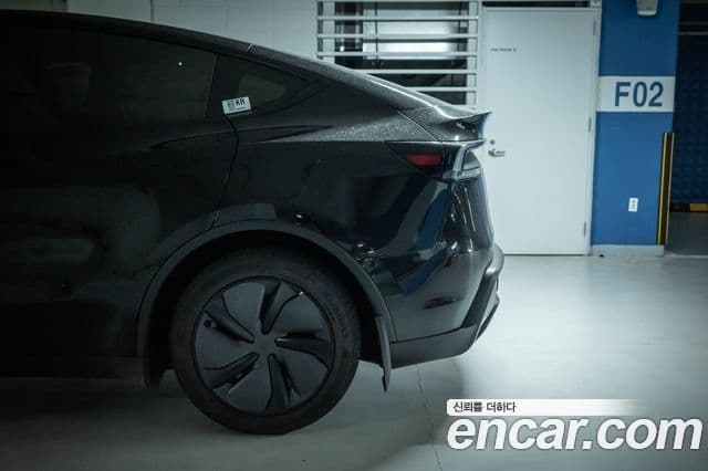 Tesla модель Y, 2025 12