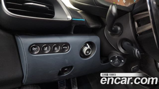 맥라렌 아투라 3.0 купе, 2023 13