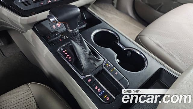 Kia The / новый New Carnival Luxury, 2019 9