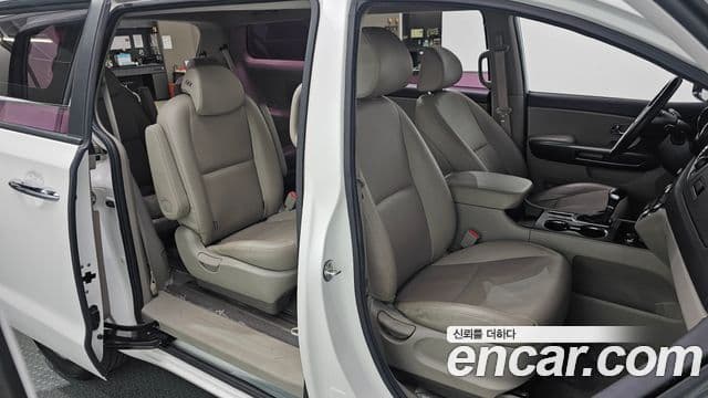 Kia The / новый New Carnival Luxury, 2019 11