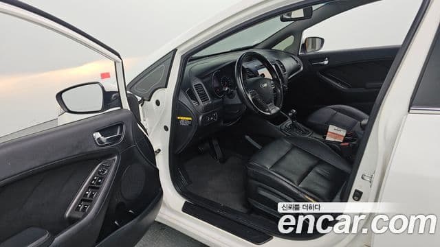 Kia K3 Prestige, 2013 10