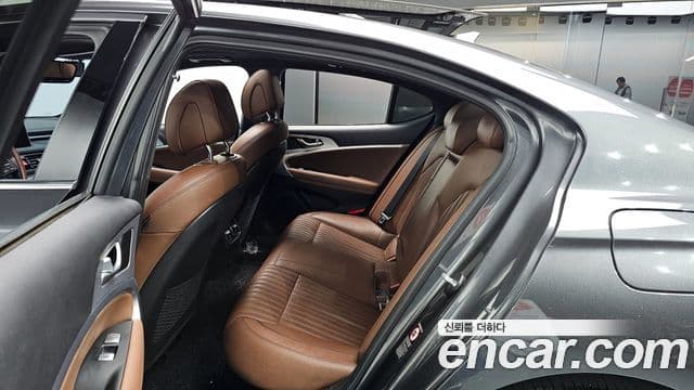 Genesis G70 Elite, 2020 12