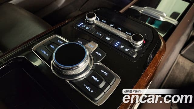 Genesis EQ900 Prestige, 2016 19