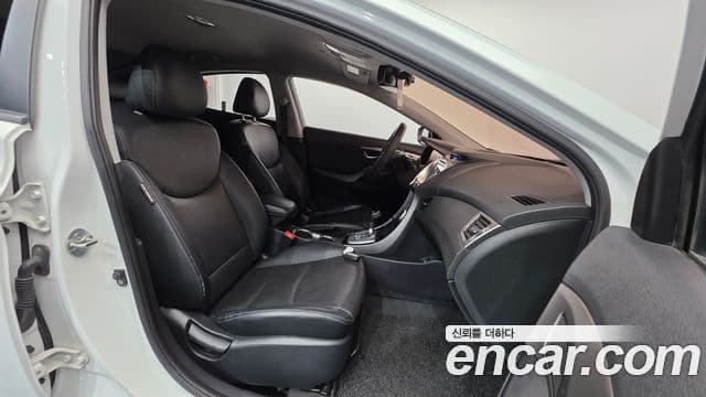 Hyundai Avante MD Premier, 2011 10