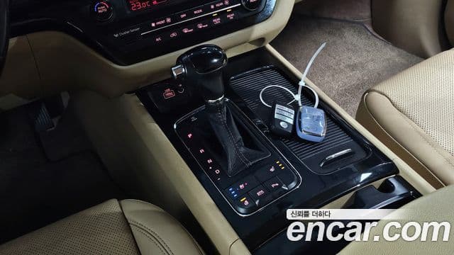 Kia All New Carnival VIP, 2016 9