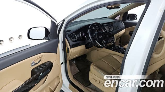 Kia All New Carnival VIP, 2016 11