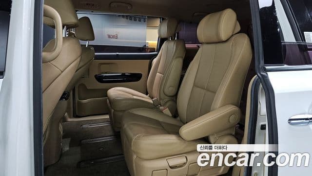 Kia All New Carnival VIP, 2016 12