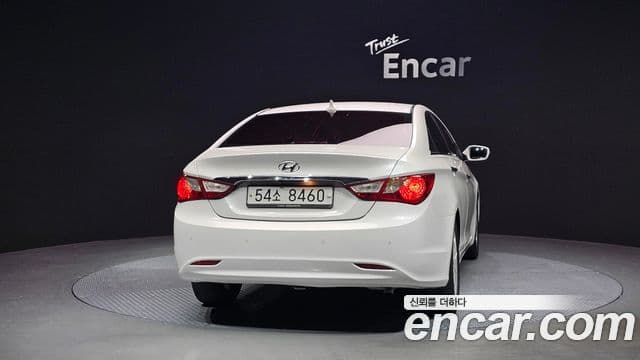 Hyundai YF Sonata LPI Premier(для людей с инвалидностью), 2010 4