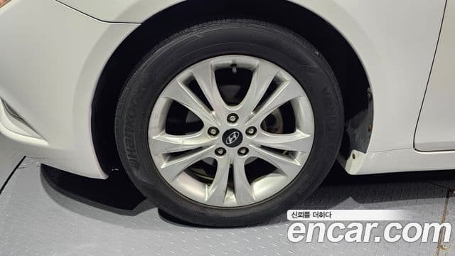 Hyundai YF Sonata LPI Premier(для людей с инвалидностью), 2010 все фото