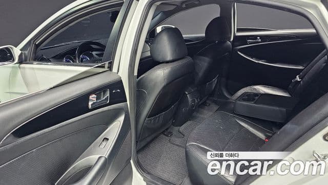 Hyundai YF Sonata LPI Premier(для людей с инвалидностью), 2010 17