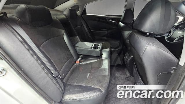 Hyundai YF Sonata LPI Premier(для людей с инвалидностью), 2010 18