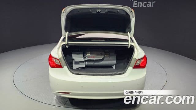 Hyundai YF Sonata LPI Premier(для людей с инвалидностью), 2010 19