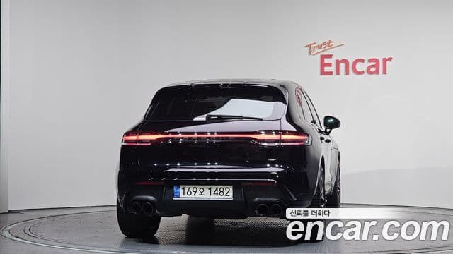 Porsche Macan 95B, 2022 4