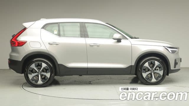 Volvo XC40 B4 Ultra Bright, 2025 4