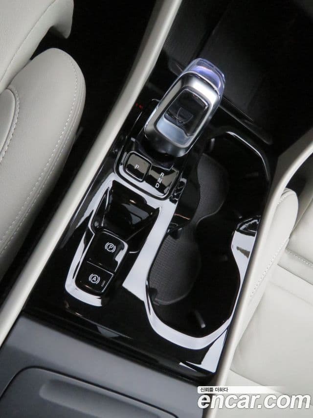 Volvo XC40 B4 Ultra Bright, 2025 9