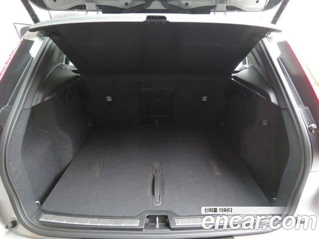 Volvo XC40 B4 Ultra Bright, 2025 19