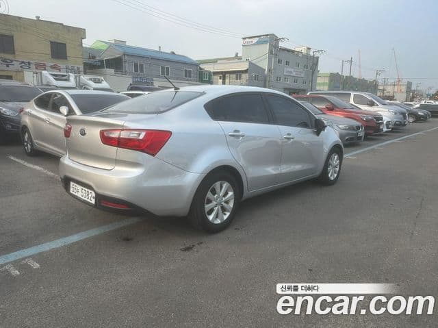 Kia All New Pride Deluxe, 2014 4