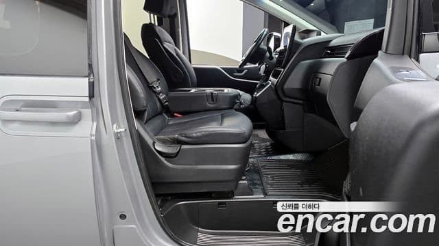 Hyundai Staria Modern, 2023 10