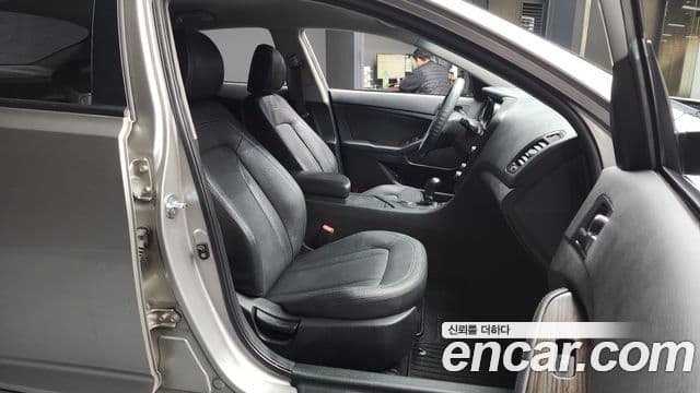 Kia K5 2.0 Deluxe, 2011 11