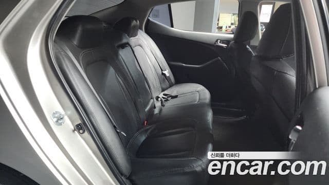 Kia K5 2.0 Deluxe, 2011 12