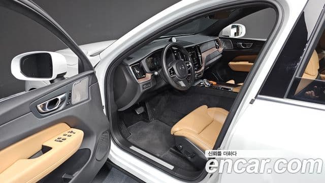 Volvo XC60 2세대 T8 Inscription, 2021 10