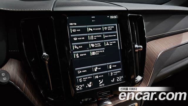 Volvo XC60 2세대 T8 Inscription, 2021 17