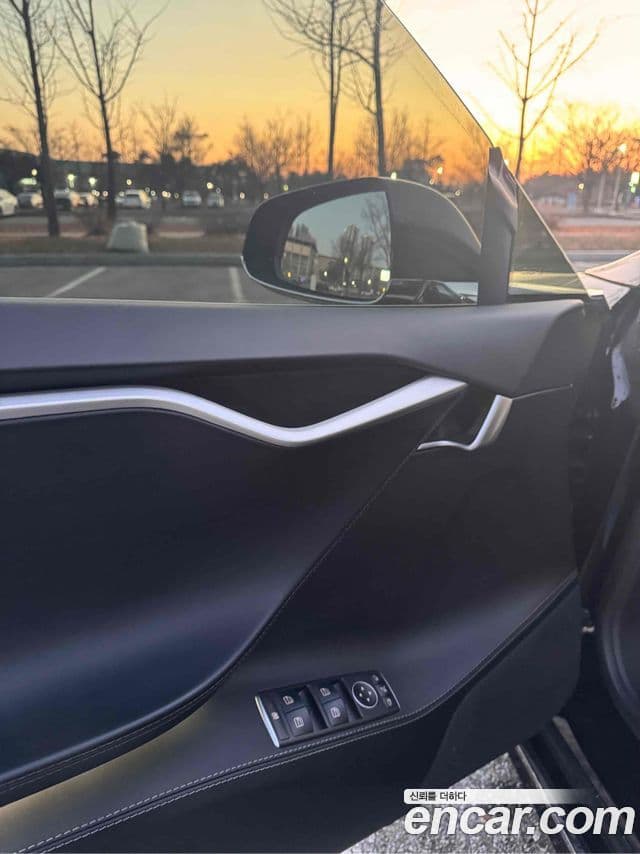 Tesla модель S, 2017 9