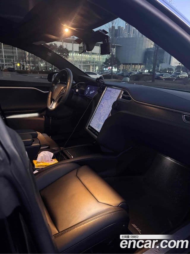 Tesla модель S, 2017 14