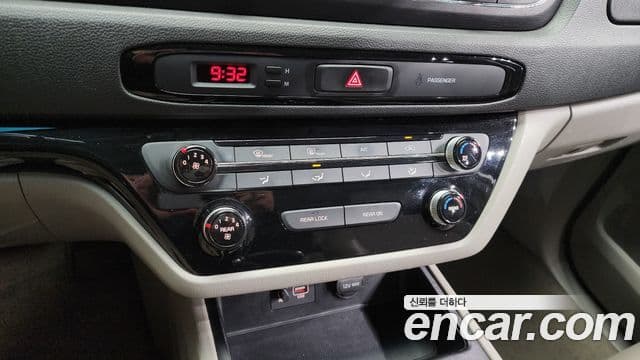 Kia The / новый New Carnival Luxury, 2019 16