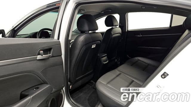 Hyundai Avante AD 1.6 GDI Value Plus, 2018 12