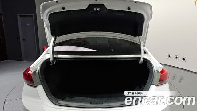 Hyundai Avante AD 1.6 GDI Value Plus, 2018 20