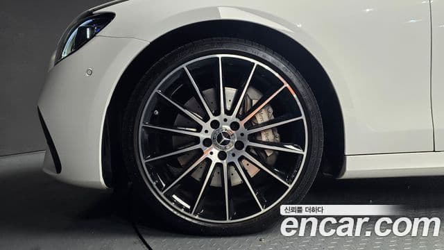 Mercedes-Benz E-класс W213 AMG Line, 2023 все фото