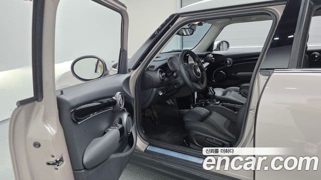 Mini Cooper 3세대, 2024 10