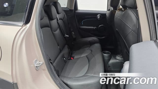 Mini Cooper 3세대, 2024 12