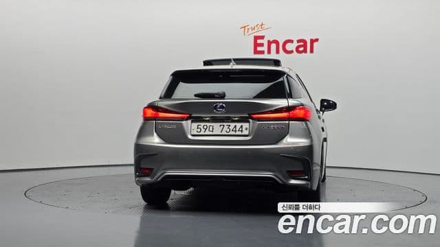 Lexus CT200h ZWA10, 2018 4