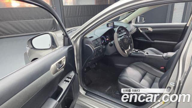 Lexus CT200h ZWA10, 2018 10