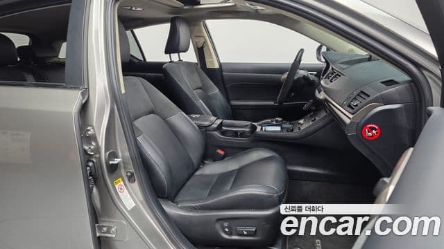 Lexus CT200h ZWA10, 2018 11