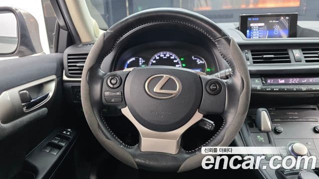 Lexus CT200h ZWA10, 2018 13