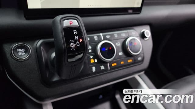 Land Rover Defender (L663) 110 D250 X-Dynamic SE, 2025 9