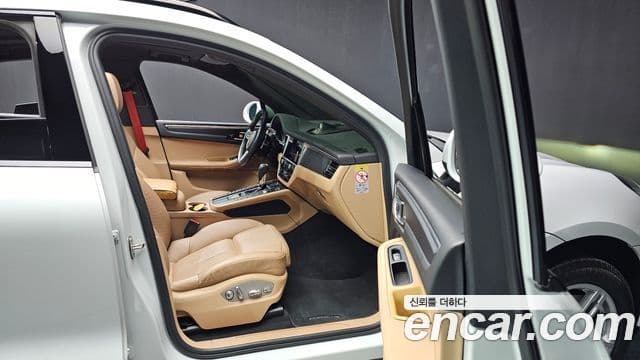 Porsche Macan 95B, 2021 11