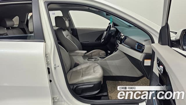 Kia Niro Noblesse, 2017 10