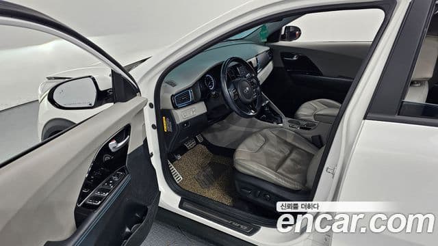 Kia Niro Noblesse, 2017 11