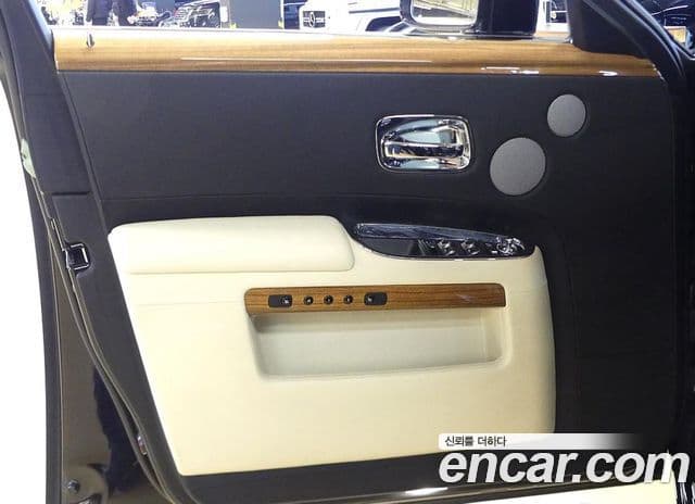 Rolls-Royce 고스트 6.6 EWB V12, 2016 11