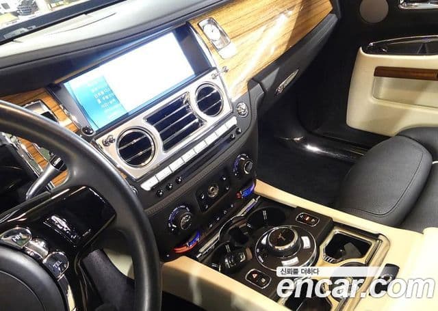 Rolls-Royce 고스트 6.6 EWB V12, 2016 13