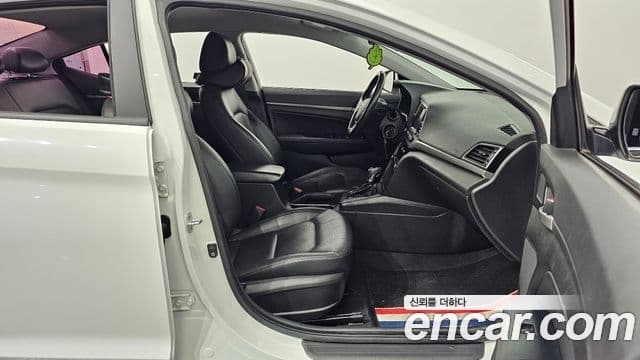 Hyundai Avante AD 1.6 GDI Smart, 2016 10